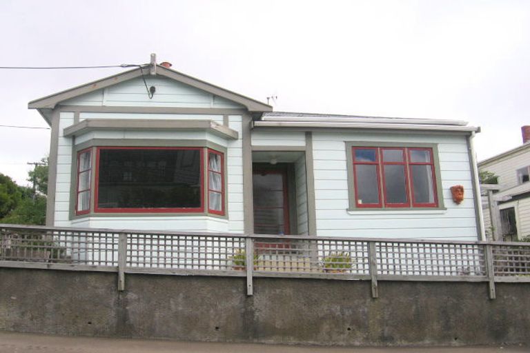 Photo of property in 42 Dorking Road, Brooklyn, Wellington, 6021