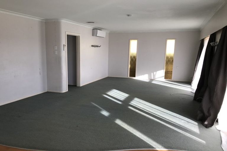 Photo of property in 16 Russell Avenue, Pukekohe, 2120