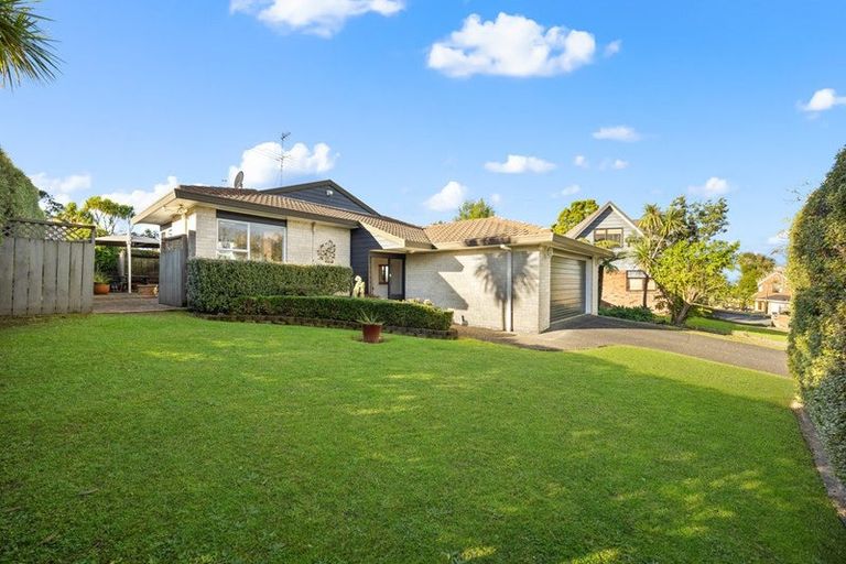 Photo of property in 15 Glucina Avenue, West Harbour, Auckland, 0618