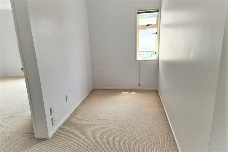 Photo of property in 11 Heath Avenue, Northcote, Auckland, 0627