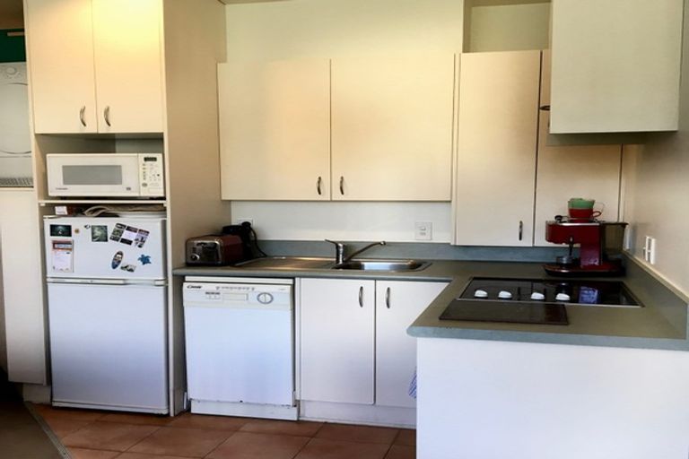 Photo of property in Terrace Tower Apartments, 9e/126 The Terrace, Wellington Central, Wellington, 6011