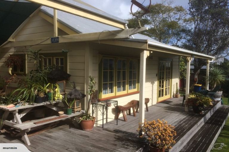 Photo of property in 81 Vauxhall Road, Devonport, Auckland, 0624