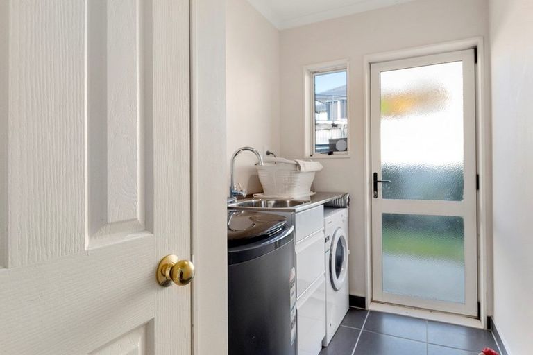 Photo of property in 27 Oteki Park Drive, Welcome Bay, Tauranga, 3112