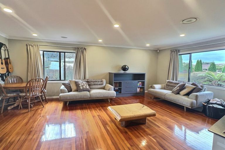 Photo of property in 9 Bassett Place, Taradale, Napier, 4112