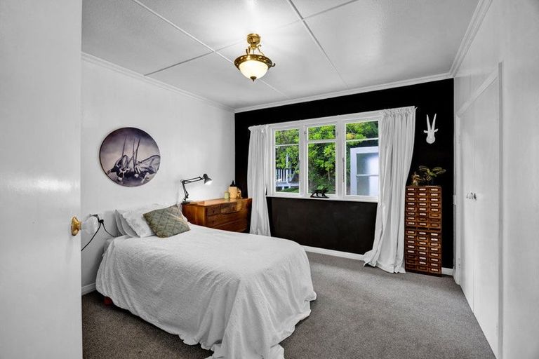 Photo of property in 12 Brooklands Road, New Plymouth, 4310
