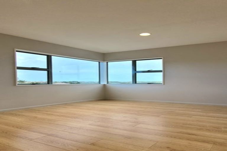 Photo of property in 2/6 Arirang Rise, Pinehill, Auckland, 0632