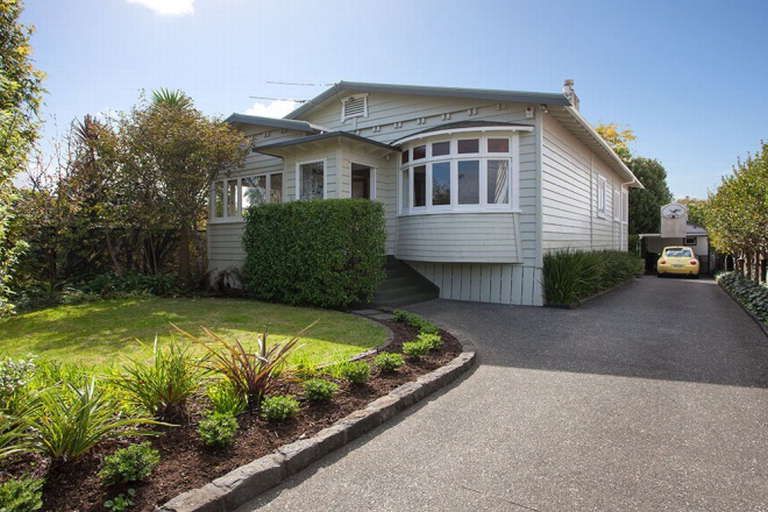 Photo of property in 19 Walmer Road, Point Chevalier, Auckland, 1022