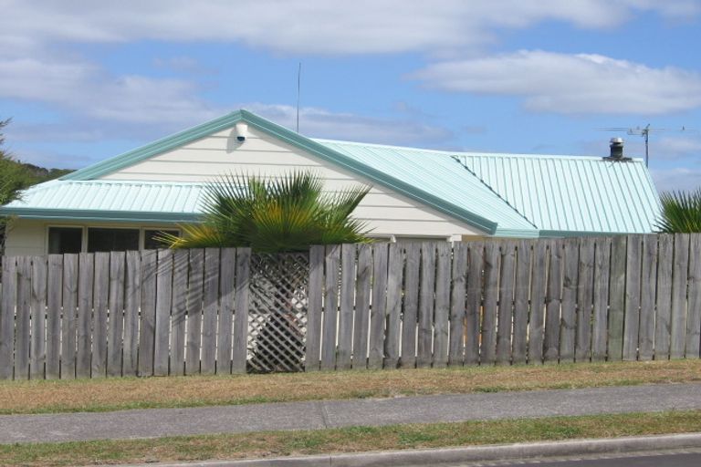 Photo of property in 2/10 Fernlea Rise, Bayview, Auckland, 0629