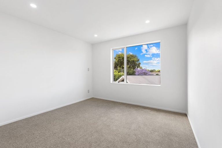 Photo of property in 2a Feasegate Street, Manurewa, Auckland, 2102