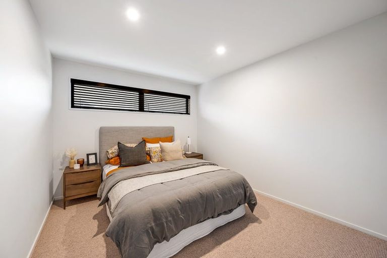 Photo of property in 72 Kirimoko Crescent, Wanaka, 9305