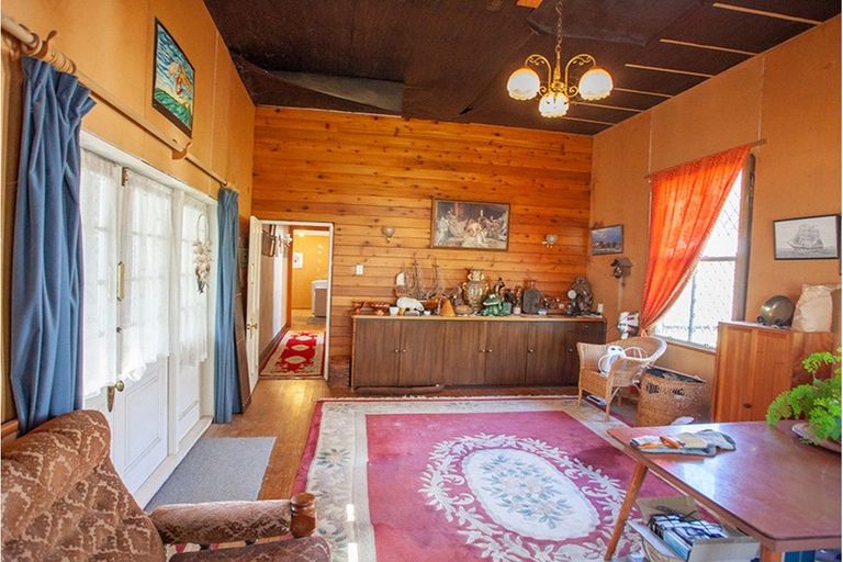 Photo of property in 6 Inland Road North, Tikorangi, Waitara, 4383