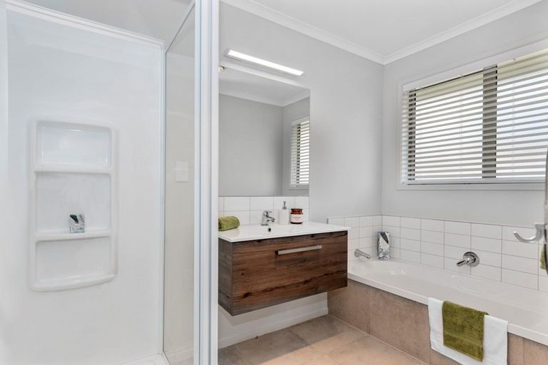 Photo of property in 37 Puhirake Crescent, Pyes Pa, Tauranga, 3112