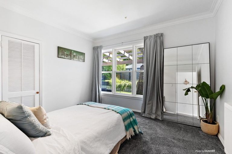 Photo of property in 15b Waru Street, Khandallah, Wellington, 6035