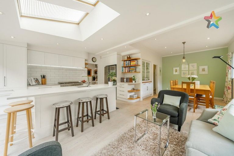 Photo of property in 377 Muritai Road, Eastbourne, Lower Hutt, 5013