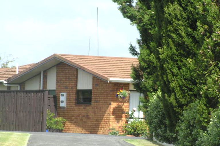 Photo of property in 28 Kennedy Avenue, Forrest Hill, Auckland, 0620