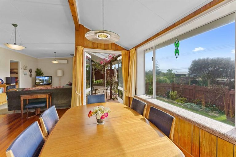 Photo of property in 6 William Street, Waikanae Beach, Waikanae, 5036