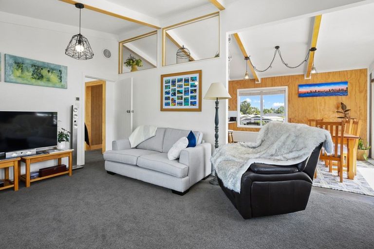 Photo of property in 1 Morrow Avenue, St Andrews, Hamilton, 3200