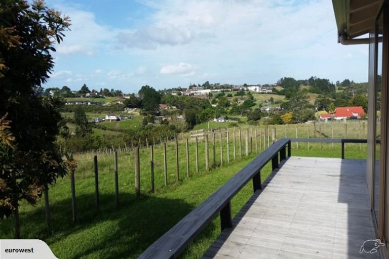 Photo of property in 34 Red Hills Road, Massey, Auckland, 0614