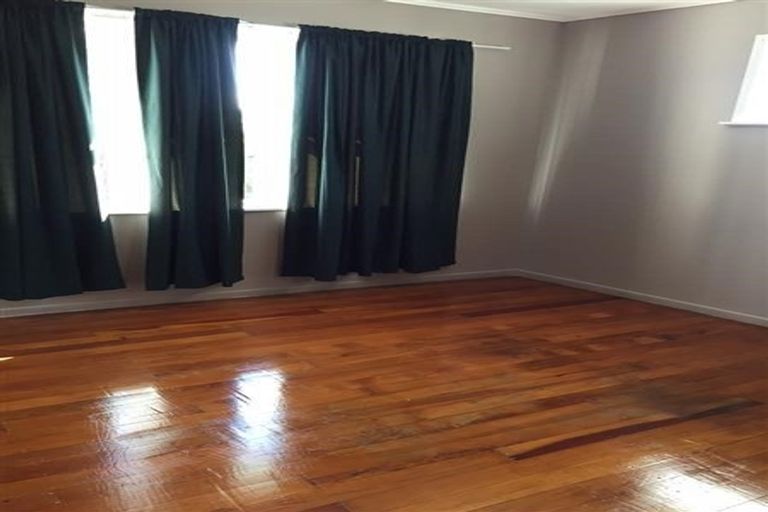 Photo of property in 63 Hepburn Road, Glendene, Auckland, 0602