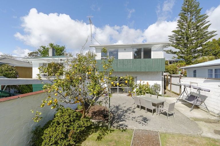Photo of property in 27 Lowtherhurst Road, Massey, Auckland, 0614