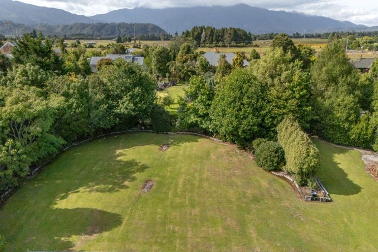 Photo of property in 39 Kew Road, Westport, 7825