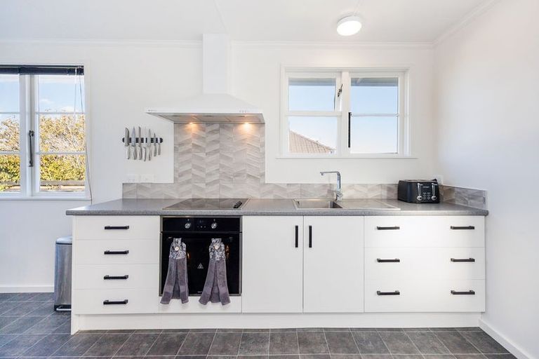 Photo of property in 2 Avon Terrace, Roslyn, Palmerston North, 4414