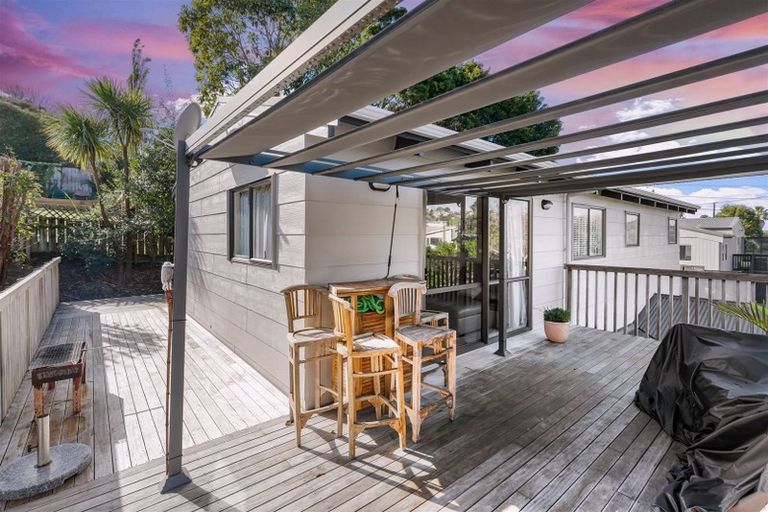 Photo of property in 52a D'oyly Drive, Stanmore Bay, Whangaparaoa, 0932