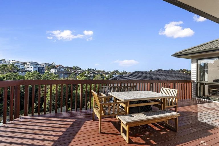 Photo of property in 25 Trotting Terrace, Fairview Heights, Auckland, 0632