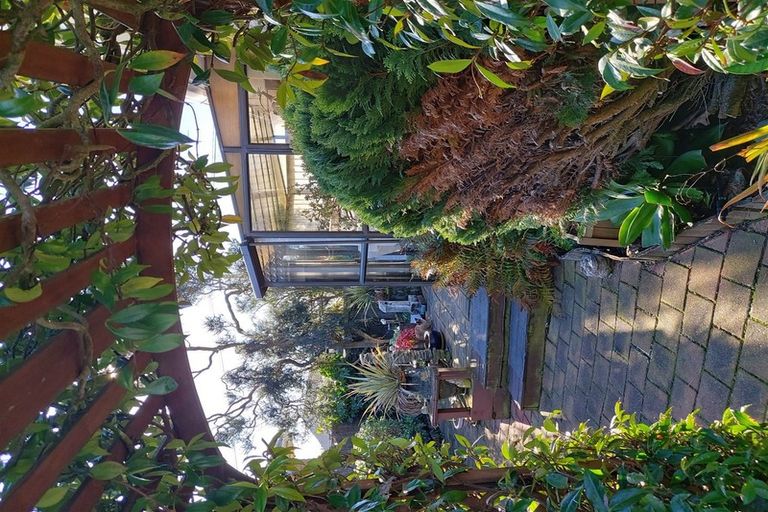 Photo of property in 84 Farquhars Road, Redwood, Christchurch, 8051