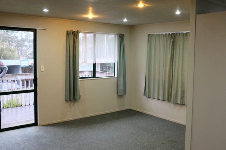 Photo of property in 10 Kaponga Crescent, New Lynn, Auckland, 0600