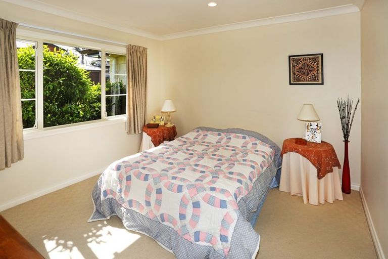 Photo of property in 2 Nita Place, The Gardens, Auckland, 2105