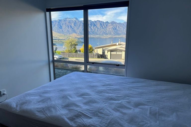 Photo of property in 46 Wynyard Crescent, Fernhill, Queenstown, 9300