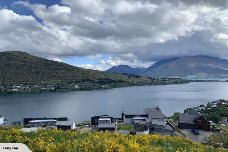Photo of property in 4 Luckie Lane, Queenstown Hill, Queenstown, 9300