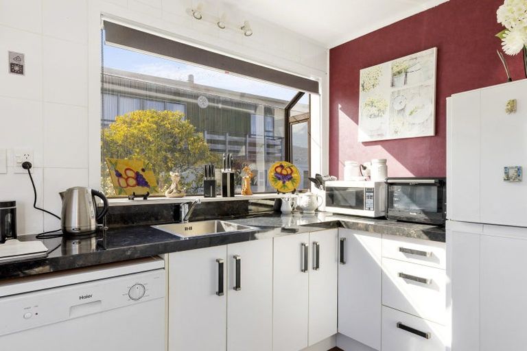 Photo of property in 2/25 Golders Place, Richmond Heights, Taupo, 3330