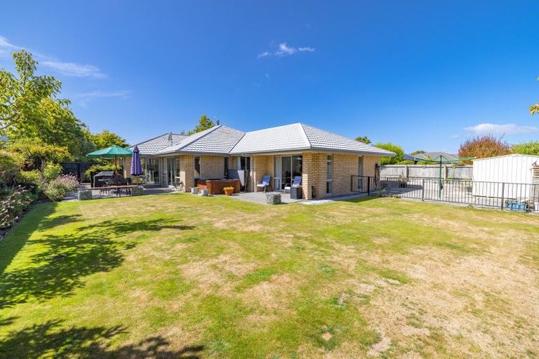 Photo of property in 15 Cairnbrae Drive, Prebbleton, 7604