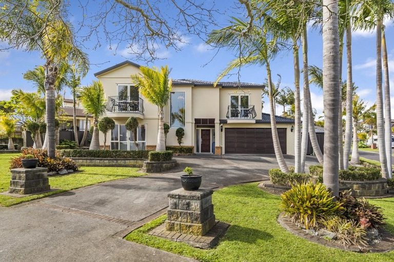 Photo of property in 2 Canonbie Place, East Tamaki Heights, Auckland, 2016
