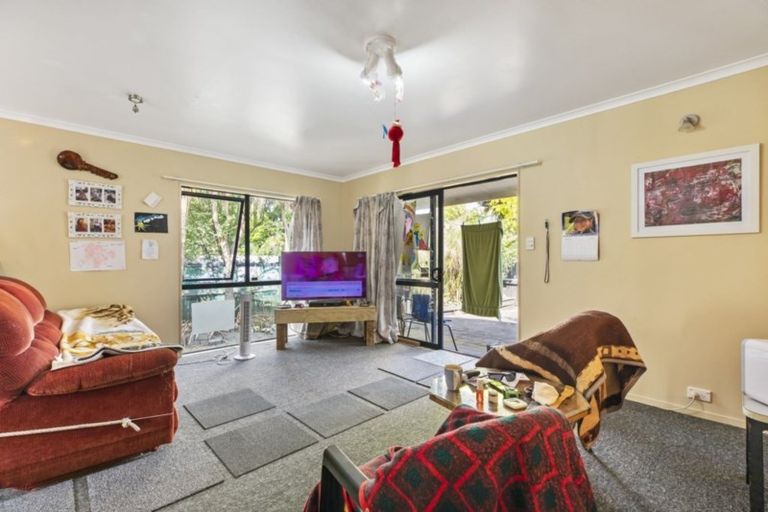 Photo of property in 42 Vina Place, Massey, Auckland, 0614