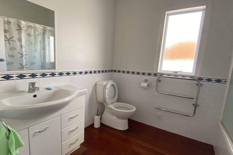 Photo of property in 218 Hillcrest Road, Hillcrest, Hamilton, 3216