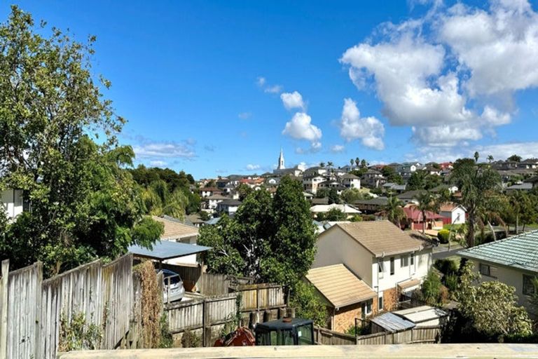 Photo of property in 23 Everglade Drive, Goodwood Heights, Auckland, 2105