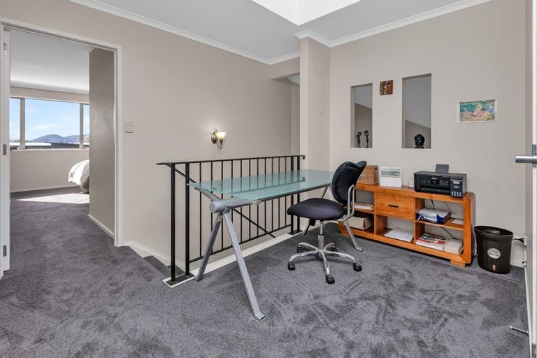 Photo of property in 9 Paradise Point Place, One Tree Point, 0118