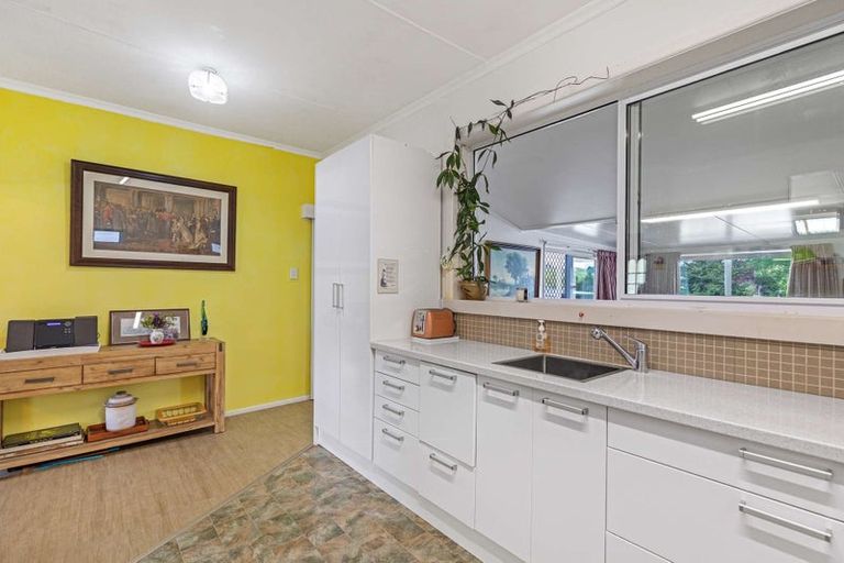 Photo of property in 8 Paraekaretu Street, Hunterville, 4730