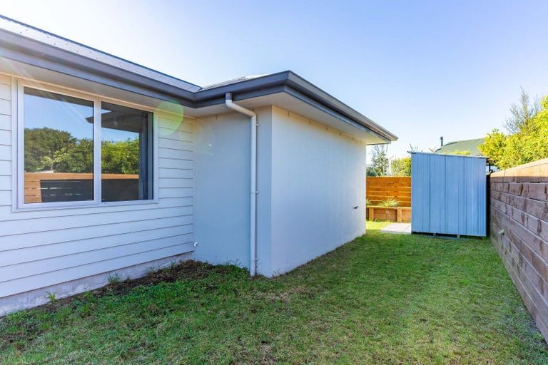 Photo of property in 33 Karoro Road, One Tree Point, 0118