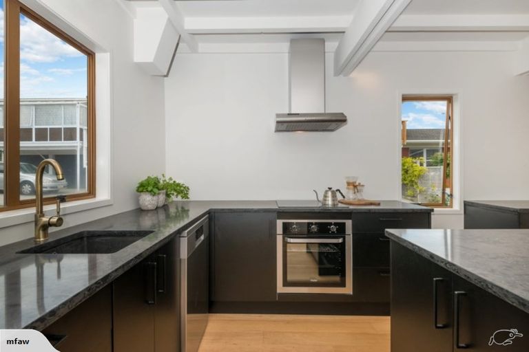 Photo of property in 2/5 Eversleigh Road, Belmont, Auckland, 0622