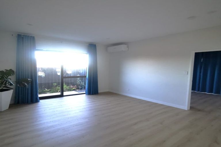 Photo of property in 33 Kotuitui Drive, Wainui, Silverdale, 0992