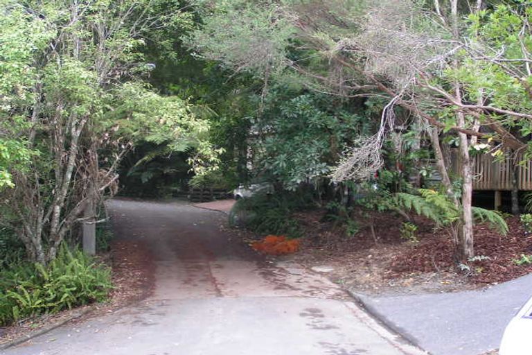 Photo of property in 28 Pluto Place, Beach Haven, Auckland, 0626