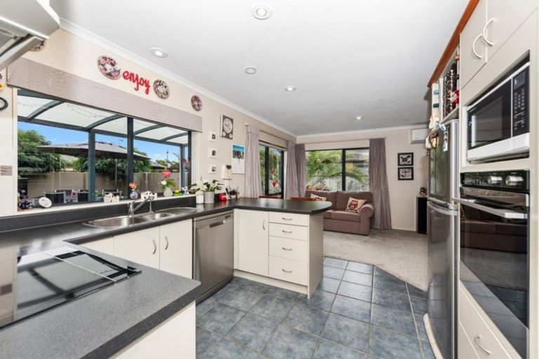 Photo of property in 69 Waiwherowhero Drive, St Andrews, Hamilton, 3200