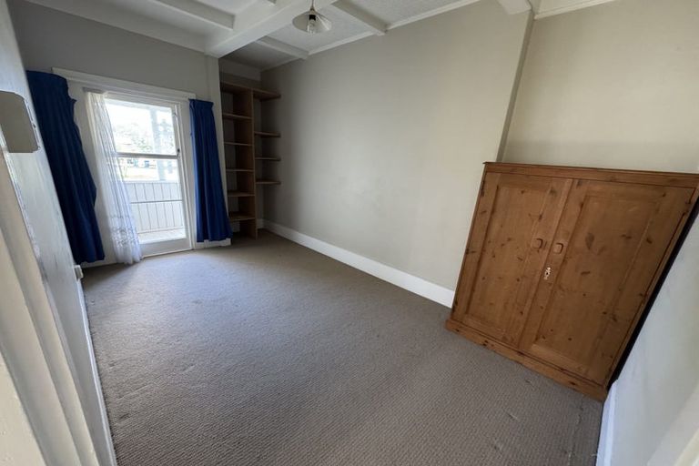 Photo of property in 19 Tirimoana Road, Te Atatu South, Auckland, 0602