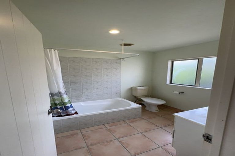 Photo of property in 1/1 Saint Clair Place, Browns Bay, Auckland, 0630