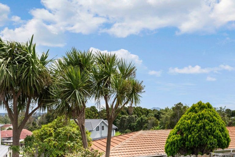Photo of property in 9a Bradbury Road, Botany Downs, Auckland, 2010