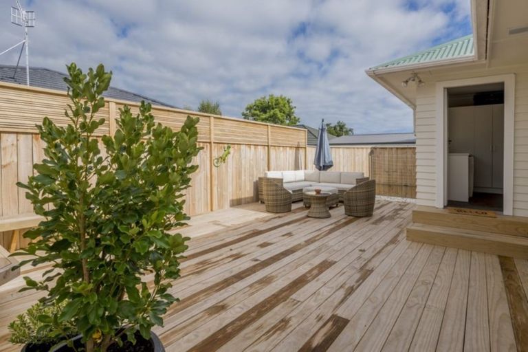 Photo of property in 19 Hannan Street, Levin, 5510